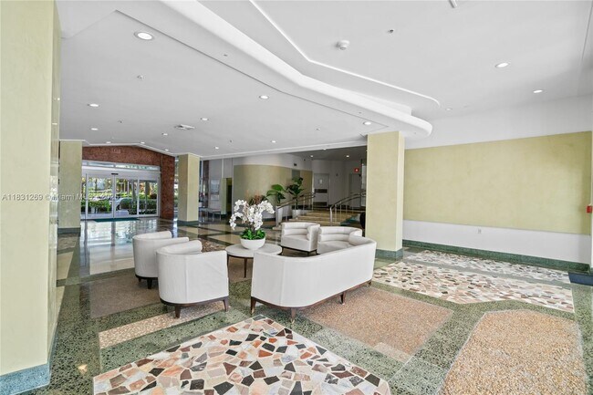 Building Photo - 4925 Collins Ave