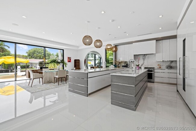 Building Photo - 401 Lido Dr