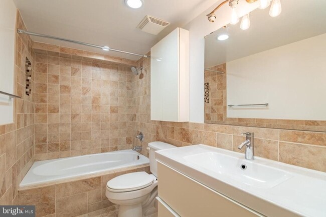 Building Photo - 1459 Chapin St NW