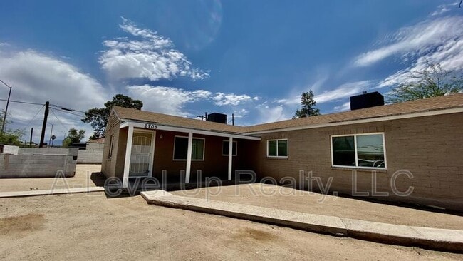 Building Photo - 2705 S Monterey Vista