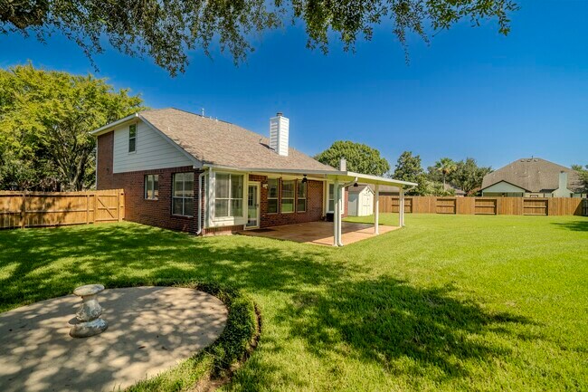 Building Photo - 1123 Woodley Bend