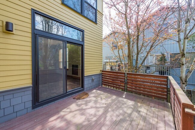 Building Photo - 5127 S Corbett Ave