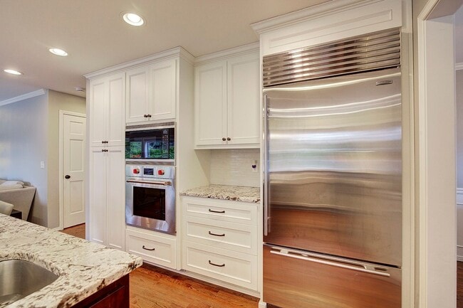 Building Photo - 5Bd/3.5Ba Newcastle House