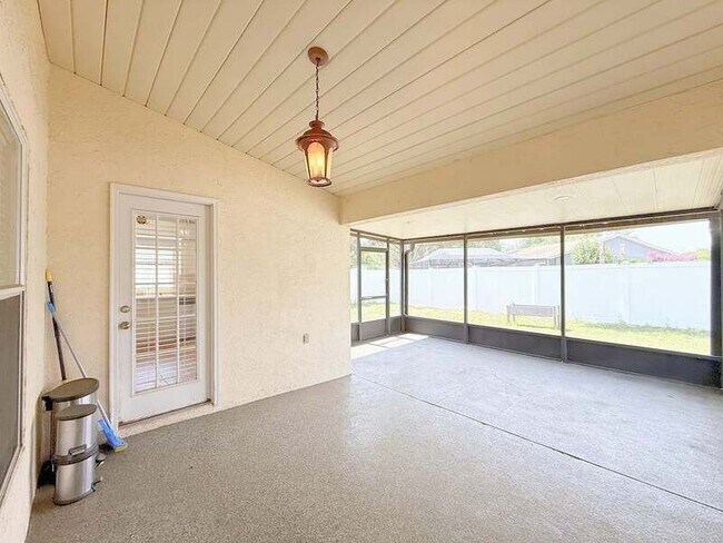 Building Photo - 1118 Hardwood Dr