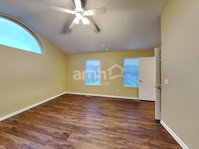 Building Photo - 4695 Woodfield Dr