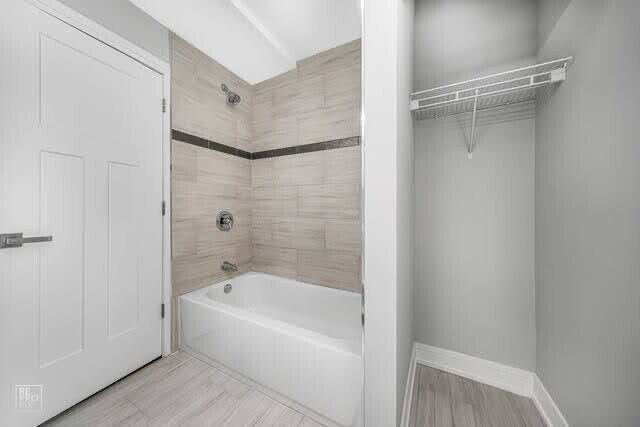 Building Photo - 1510 N Maplewood Ave