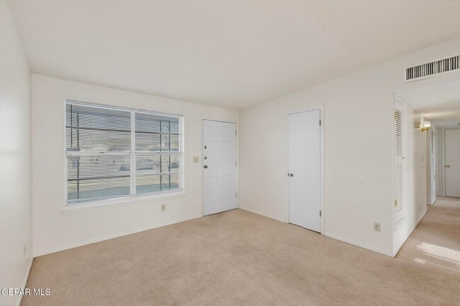 Building Photo - 10370 Kellogg St