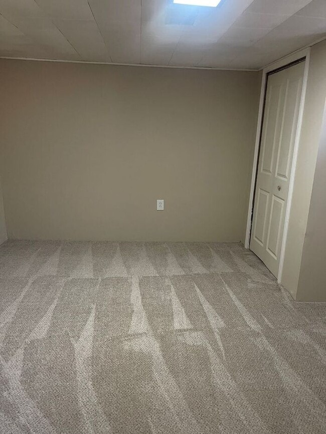 Building Photo - Luxury living at a great price!