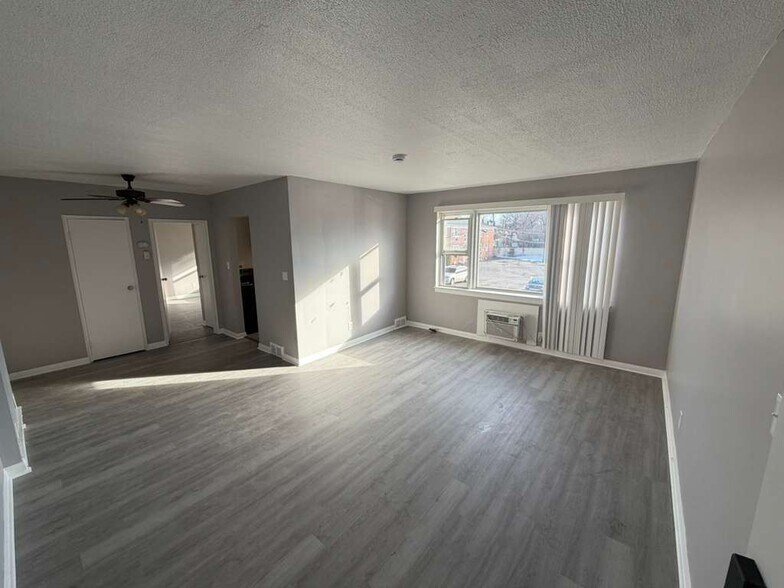 Building Photo - 1500 Luxor Rd