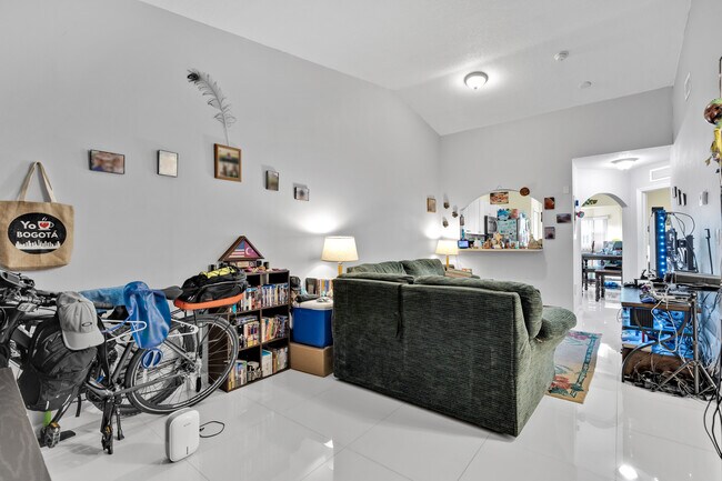 Building Photo - 3395 NE 9th Dr