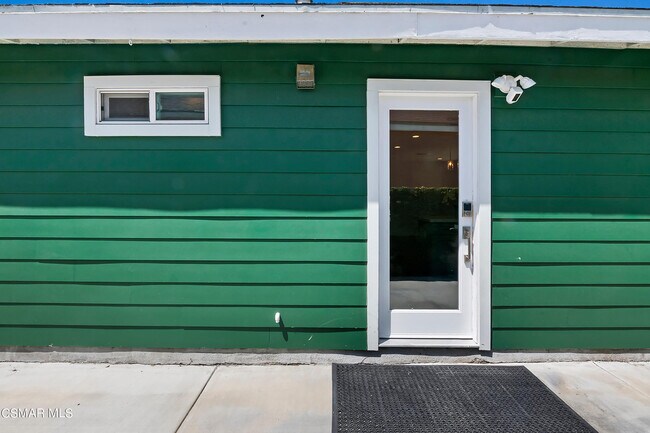 Building Photo - 3142 Casitas Ave