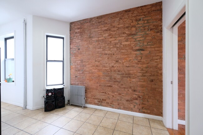 Building Photo - 744 9th Ave