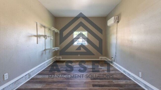 Building Photo - 4 Bedroom Available for Lease & Rent to Own!