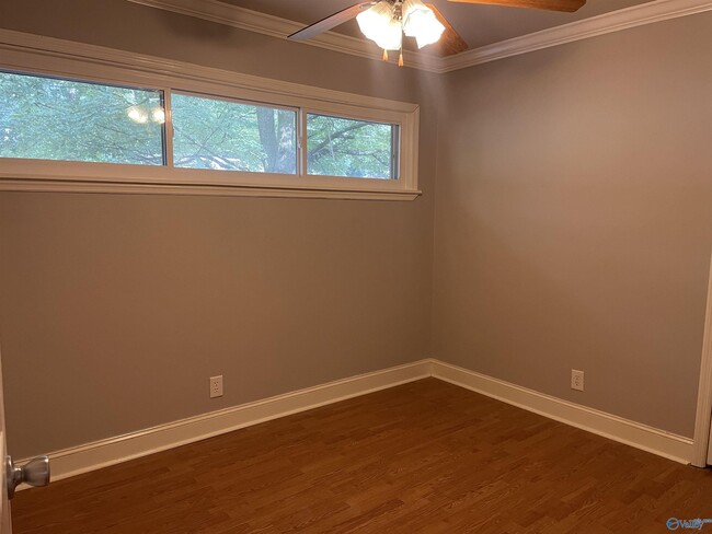 Building Photo - 505 Greenacres Dr NW