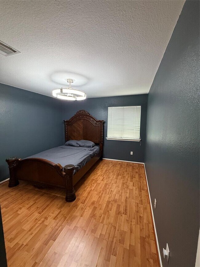 Building Photo - 2562 Vernell Way