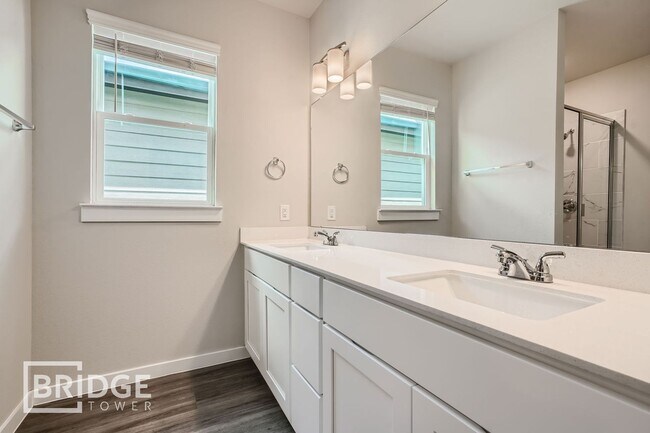 Building Photo - 430 S Centro Cir