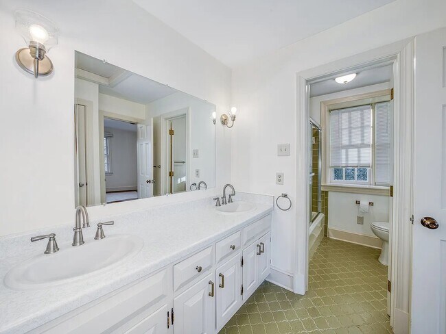Building Photo - 9720 Burnett Dr