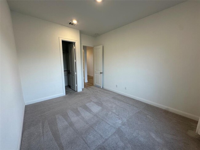 Building Photo - 4802 Avon Ridge Way