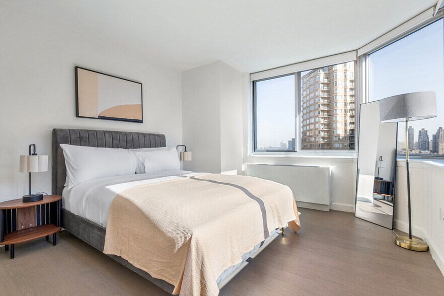 Building Photo - 561 10th Ave