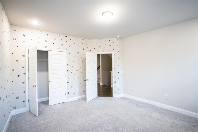 Building Photo - 2215 Manor Pointe Dr