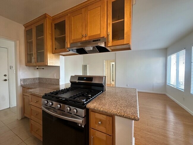 Primary Photo - 21 Thornton Ave