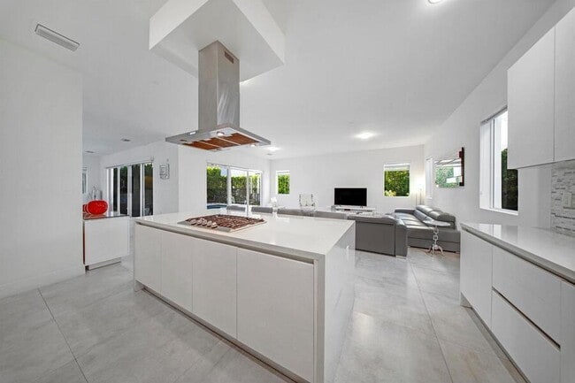 Building Photo - 10081 NW 75th Terrace