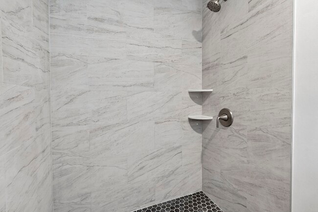 Building Photo - 166 Elliot St