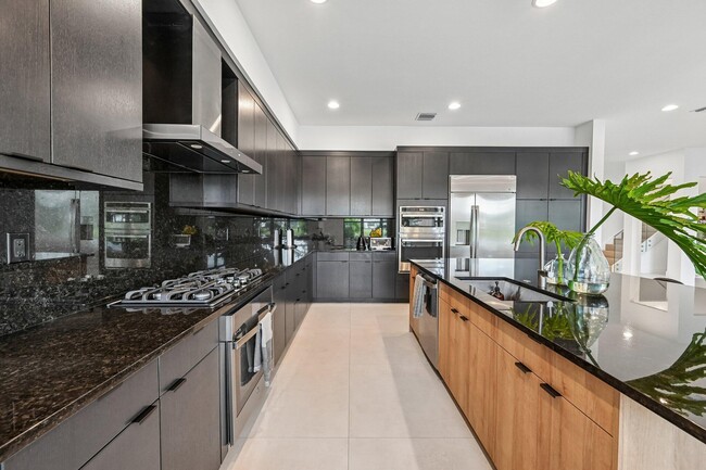 Building Photo - 17070 Rainbow Fls Trl