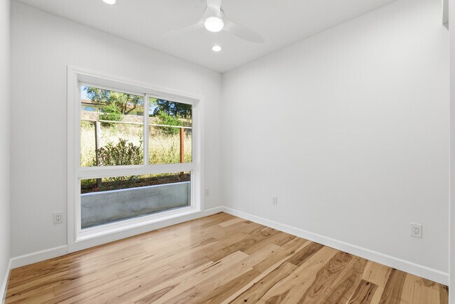 Building Photo - 3196 Rohrer Dr