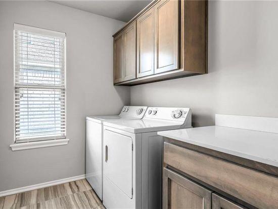 Building Photo - 806 Barbaroot Dr