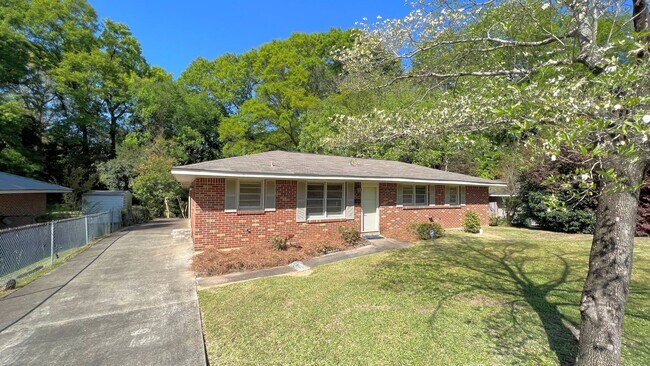 Building Photo - 3-Bedroom with so much to offer !