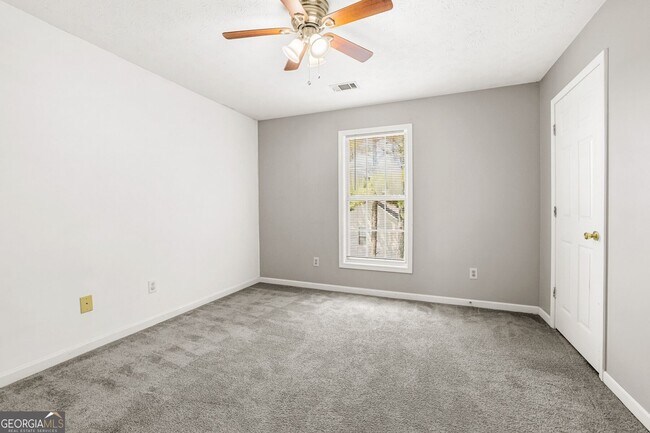 Building Photo - 690 Burnham Ridge