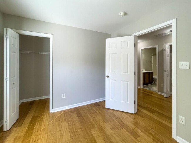Building Photo - 406 Villas Ct