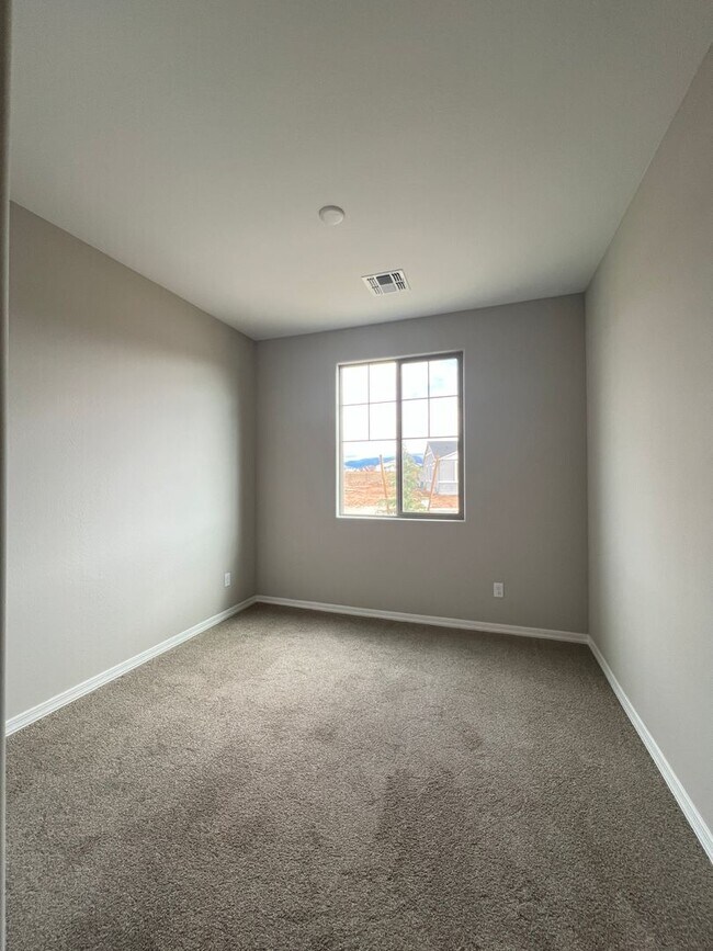 Building Photo - Brand New Home In Pronghorn Ranch!