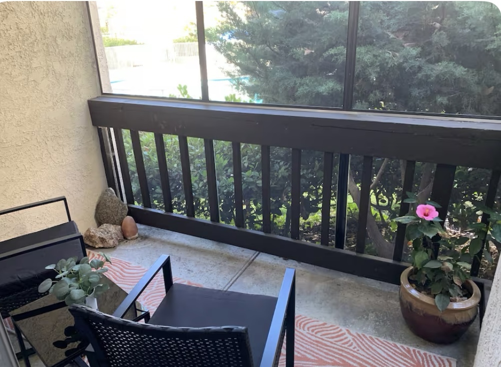 Relaxing poolside screened-in balcony with table and chairs. Have a glass of wine and enjoy. - 4111 Summertime Ln