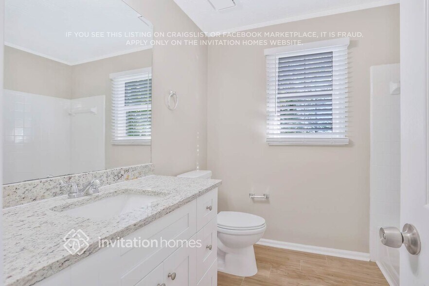 Building Photo - 612 Lone Oak Ct