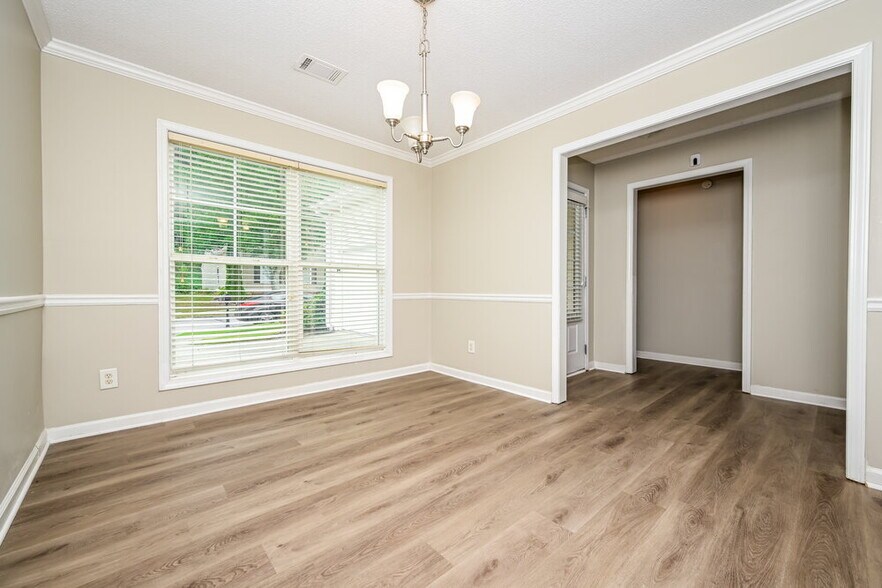 Building Photo - 3896 Pine Village Pl