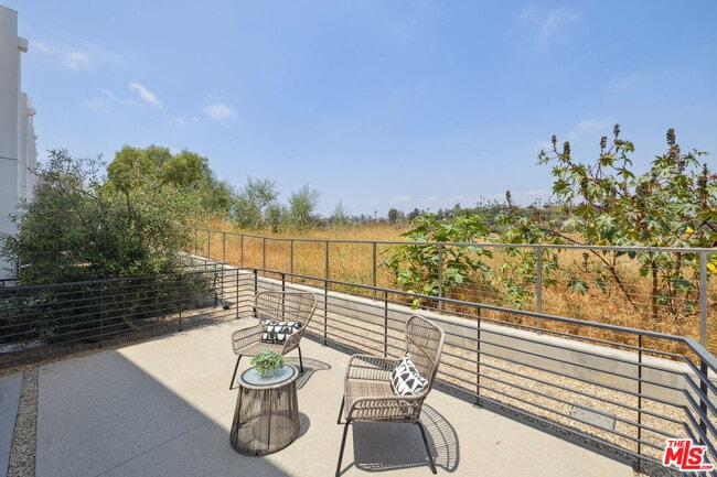Building Photo - 957 Figueroa Terrace