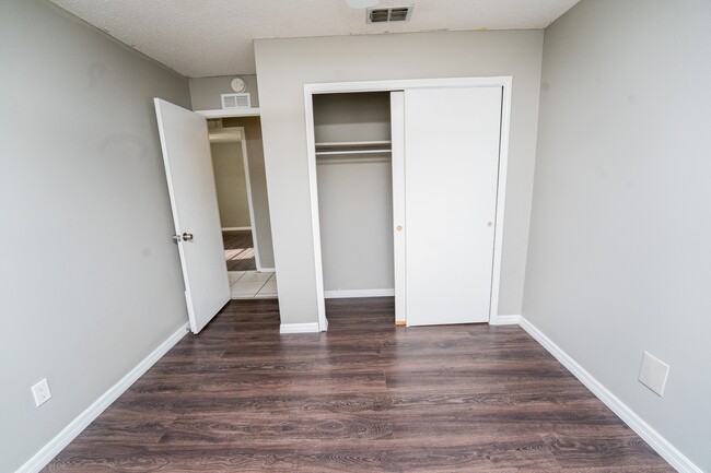 Building Photo - 150 Lady Susan Ct