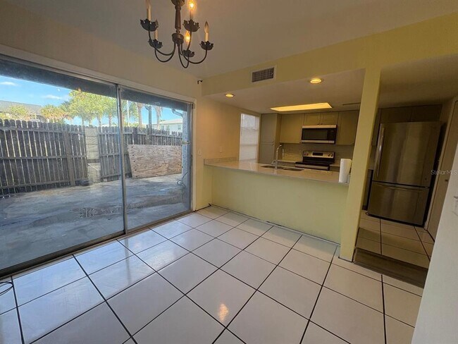 Building Photo - 4033 Henley Rd