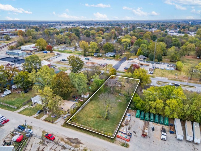 Building Photo - Beautifully Remodeled 4 Bedroom 2 bath Home