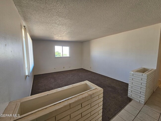 Building Photo - 8833 Celestial Pl