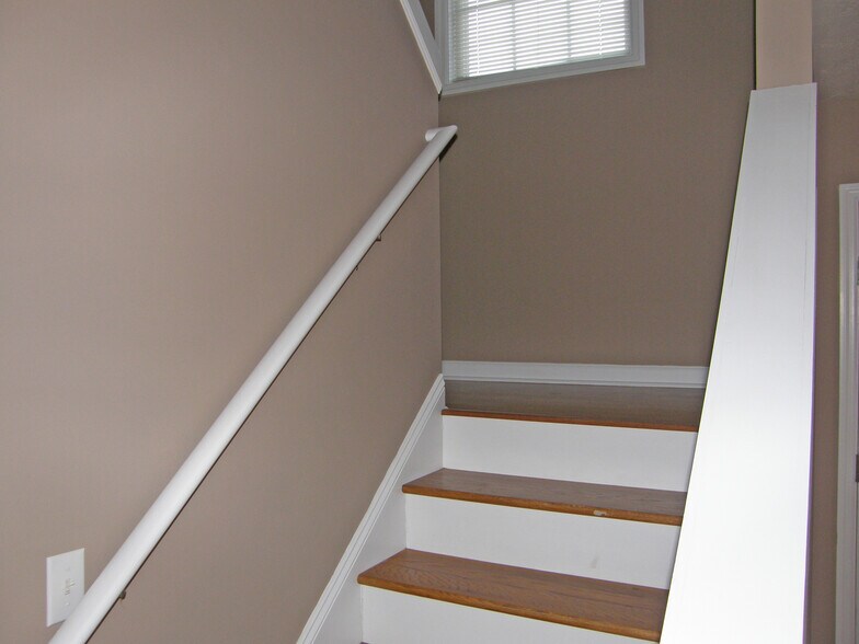 Building Photo - 168 Dunbar Ln