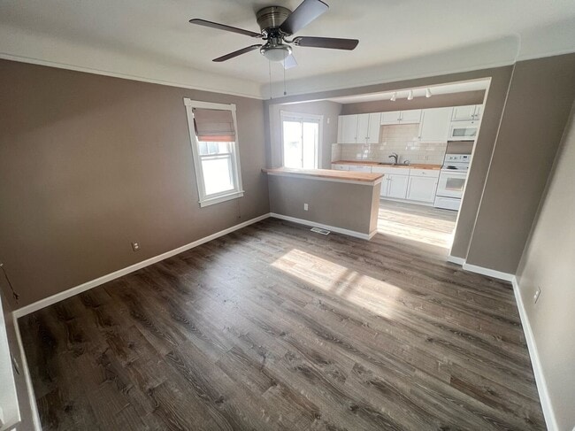 Building Photo - Move-In Ready- 2 bedroom/1 Bath Home in Eastpointe