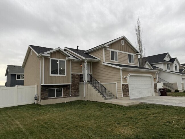 Building Photo - 2103 925 W