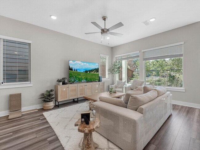 Building Photo - 16011 Mason Run Dr