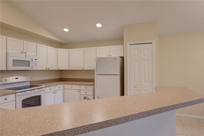 Building Photo - 8626 102nd Ct