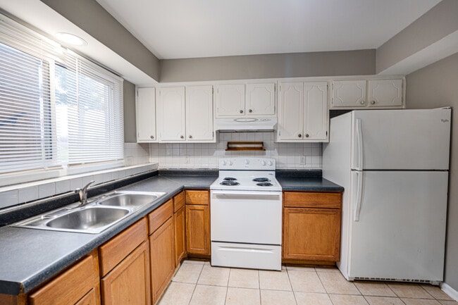 Building Photo - 839 Bishop Ave