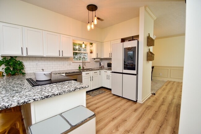 Building Photo - 1204 Edenbridge Way