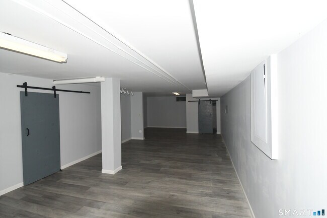 Building Photo - 3977 Park Ave